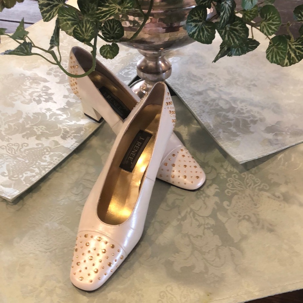 👗3 for $25 SALE Ivory Leather Shoes - Picture 3 of 8